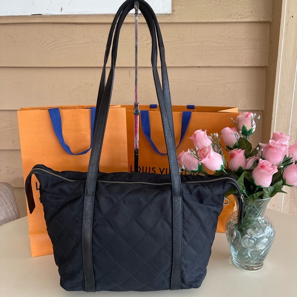 Prada Handbags - Prada shoulder bag🧳👜🖤